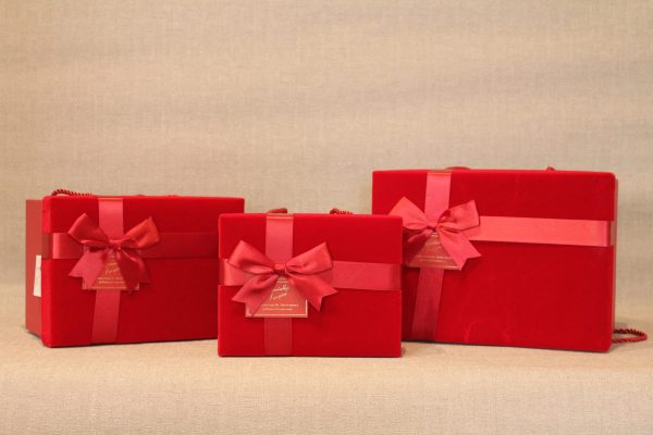 Red Velvet Gift Box with Bow - Image 2